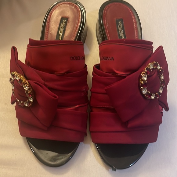 Dolce & Gabbana Burgundy Fabric Crystal Embellished Bow Slide Sandals - Picture 4 of 8